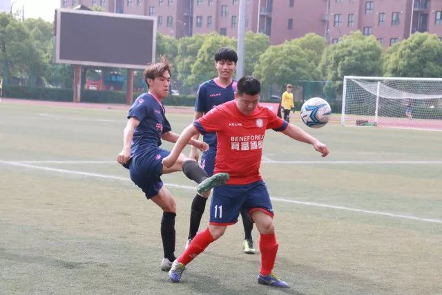 纽卡斯尔5比0狂胜曼联，坎通纳简短评价震撼全场